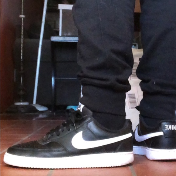 Nike sneakers black and white size 8.5 - Picture 2 of 7